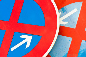 Verkehrsschild - Absolutes Halteverbot - Neu und Alt