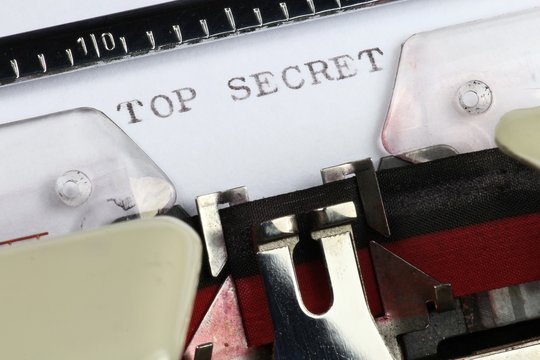 'TOP SECRET' geschrieben auf alter Schreibmaschine	