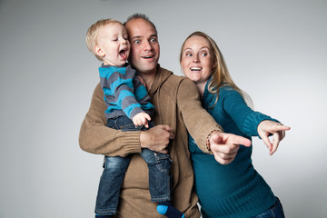 Familie zeigt