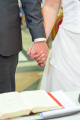 Mains des mariés