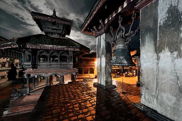 Fotobehang Oude Durbar Square-klok in Bhaktapur © merkuriev86
