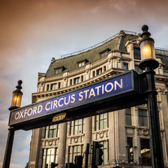 Naklejka premium Station de métro à Oxford circus à Londres, en Angleterre, en Grande Bretagne, au Royaume uni