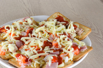 crackers pizza