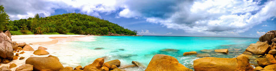 Anse Georgette beach panorama in Praslin Island, Seychelles - obrazy, fototapety, plakaty