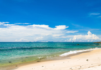 Bright Holiday Paradise Wallpaper