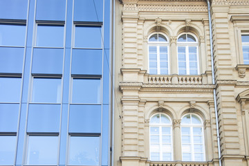 Obraz premium modernes Gebäude & altes Gebäude