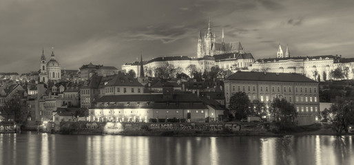 Panoramiczny widok na zabytkowe Hradczany Praga,Czechy. - obrazy, fototapety, plakaty
