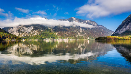 Fototapeta na wymiar Alps reflecting in the mirror of the lake