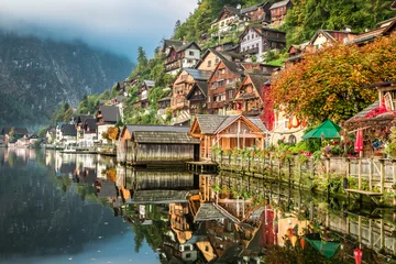 Raamstickers Hallstatt on the lake in autumn © shaiith