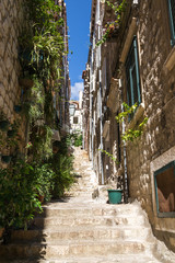 Fototapeta na wymiar Ruelle et escaliers de Dubrovnik