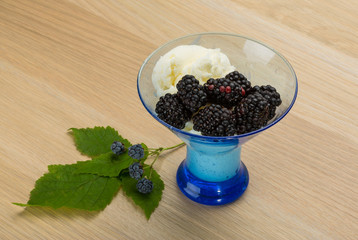 Ice cream with blackberry