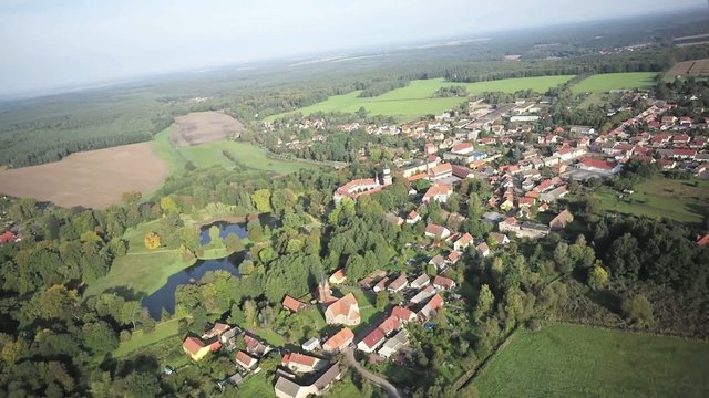Flug &uuml;ber das Schloss Wiesenburg - Fl&auml;ming