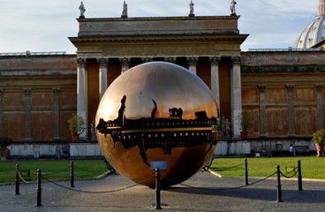 Esfera en la esfera (Vaticano)