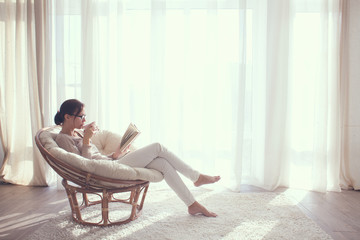 Woman relaxing in chair - 72130274