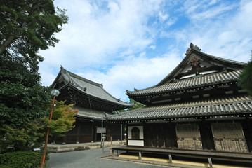 泉涌寺　仏殿と舎利殿