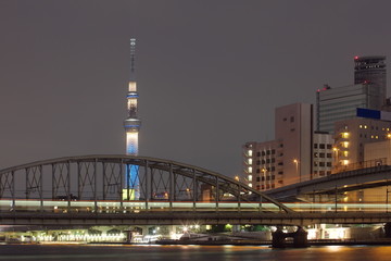 Fototapeta premium Tokyo city view and Sumida river with Tokyo sky tree