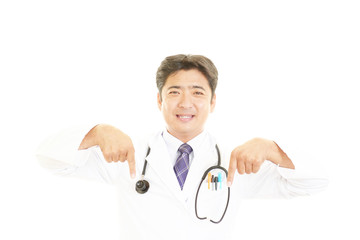 笑顔の医師