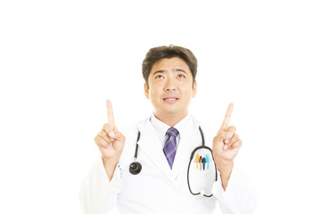 笑顔の医師