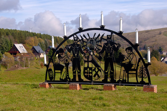 Schwippbogen im Erzgebirge vor H&uuml;tten