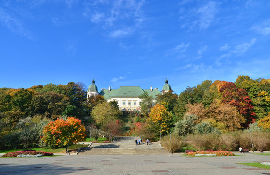 Ujazdowski Castle fall season