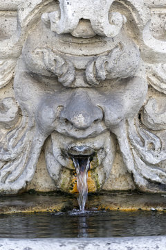 fontana con mascheroni