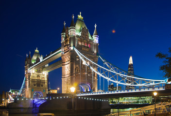 Fototapeta na wymiar Tower bridge on the river Thames in night lights