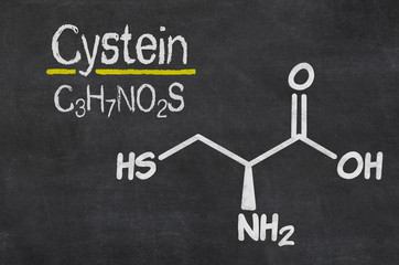 Schiefertafel mit der chemischen Formel von Cystein
