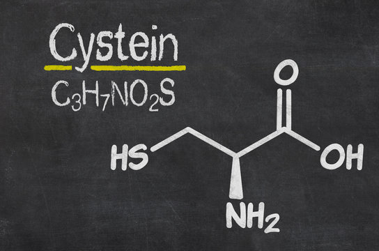 Schiefertafel mit der chemischen Formel von Cystein