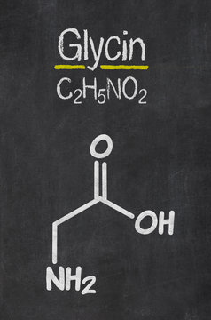 Schiefertafel mit der chemischen Formel von Glycin