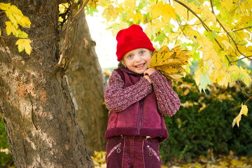 little girl in autumn park