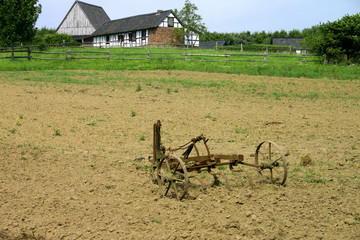 Pflug auf dem Feld