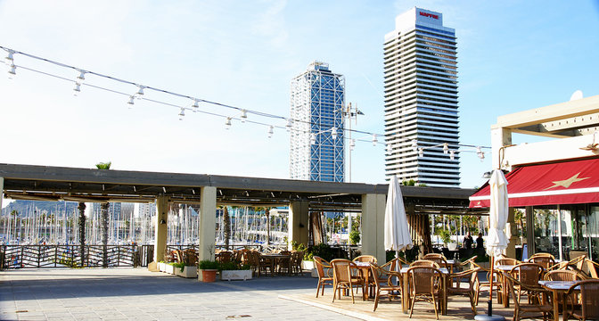 Bares y terrazas en el puerto ol&iacute;mpico, Barcelona