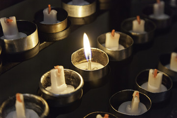 Obraz na płótnie Canvas Burning candles in a church