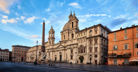 Fototapeta na wymiar Roman Architectures at Piazza Navona