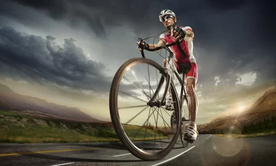 Fotobehang Sport. Weg fietser. © vitaliy_melnik