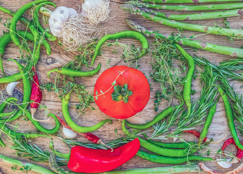 Mediterranean vegetable set consisting of garlic, tomato, fresh