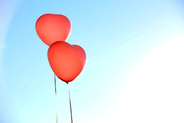 Obraz na płótnie Canvas Love heart balloons on sky background