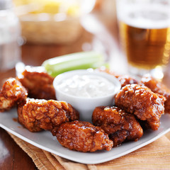 boneless buffalo bbq chicken wngs with ranch sauce and beer