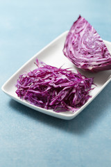 Obraz premium Shredded red cabbage on white plate
