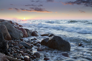 Obraz premium The pebble beach at sunset - Rozewie, Poland, long exposure