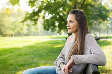 Obraz premium Beautiful young woman portrait with natural green background rel