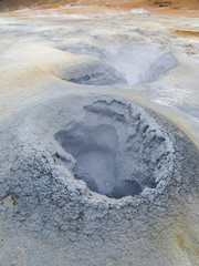 Cratère de boue à Namaskard (Islande)