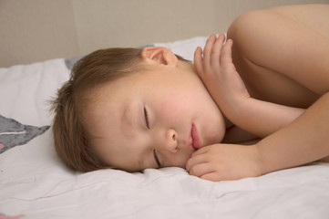 Obraz na płótnie Canvas Adorable boy sleeping