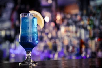 Photo sur Plexiglas Bar Cocktail curaçao bleu