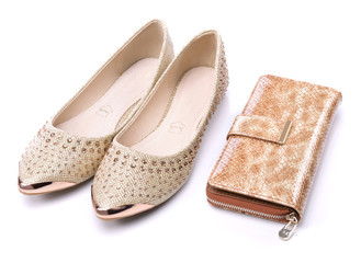 Women's shoes and gold wallet on a white background - obrazy, fototapety, plakaty