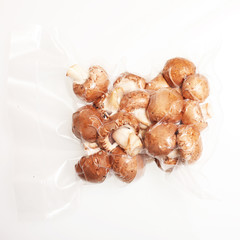 Champignons in Folie verschweißt