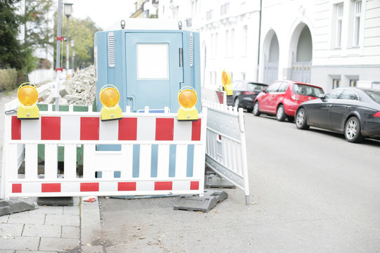 Bauabsperrung an der Stra&szlig;e