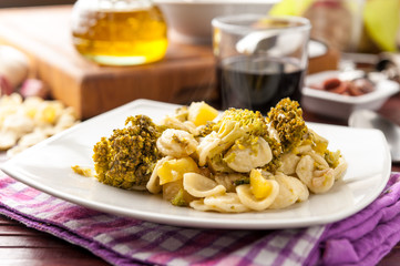 Pasta orecchiette con broccoletti nel piatto