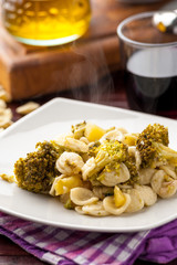 Pasta orecchiette con broccoletti nel piatto