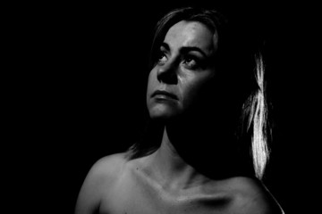 Fototapeta na wymiar kobieta w cieniu